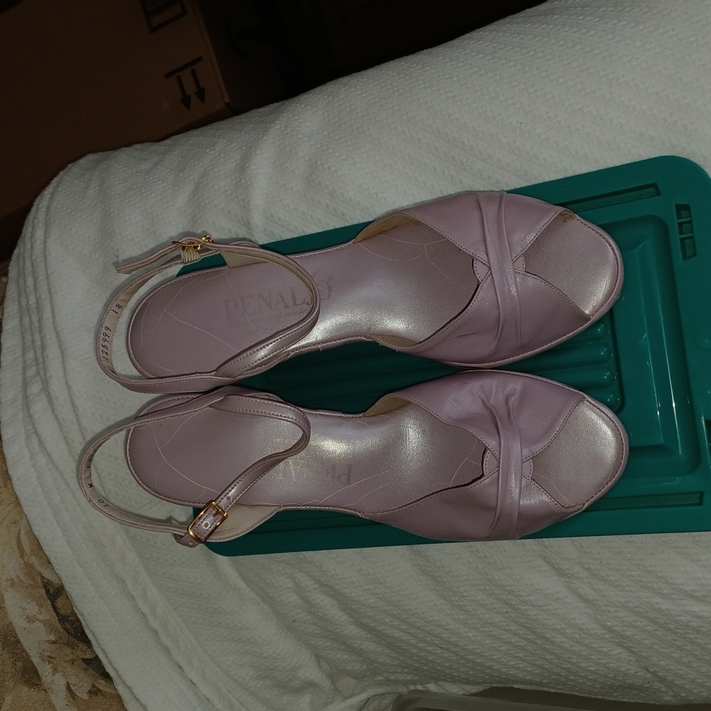 Dress shoes lavender